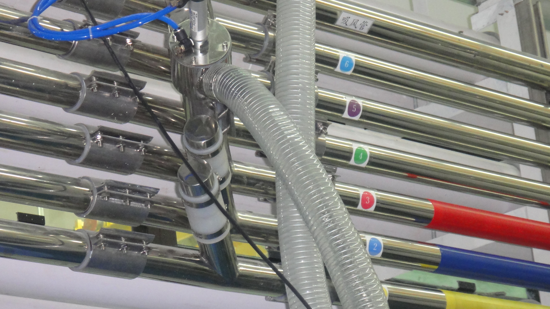 注塑機(jī)集中供料系統(tǒng)輸送長(zhǎng)度要求 注塑機(jī)集中供料系統(tǒng)輸送長(zhǎng)度要求